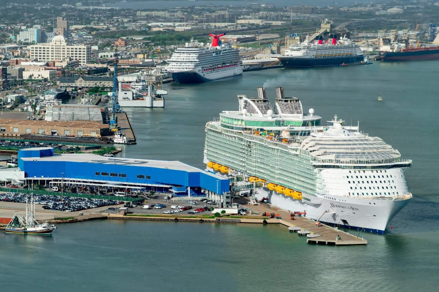 PortofGalveston,ThreeCruiseShipsandCruiseTerminalsForEMail(c)2024RobertMihovil0900 - Copy